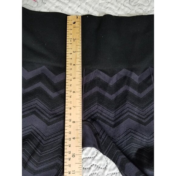 Lululemon Ebb To Street Compression Legging Purple Chevron Size 2 - Picture 6 of 7
